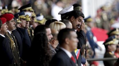 El presidente Maduro, al fondo, en un acto en Caracas.
