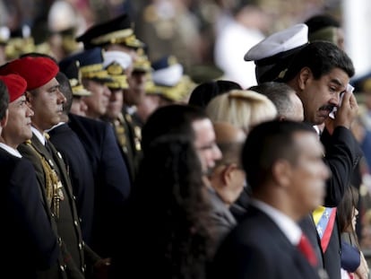 El presidente Maduro, al fondo, en un acto en Caracas.