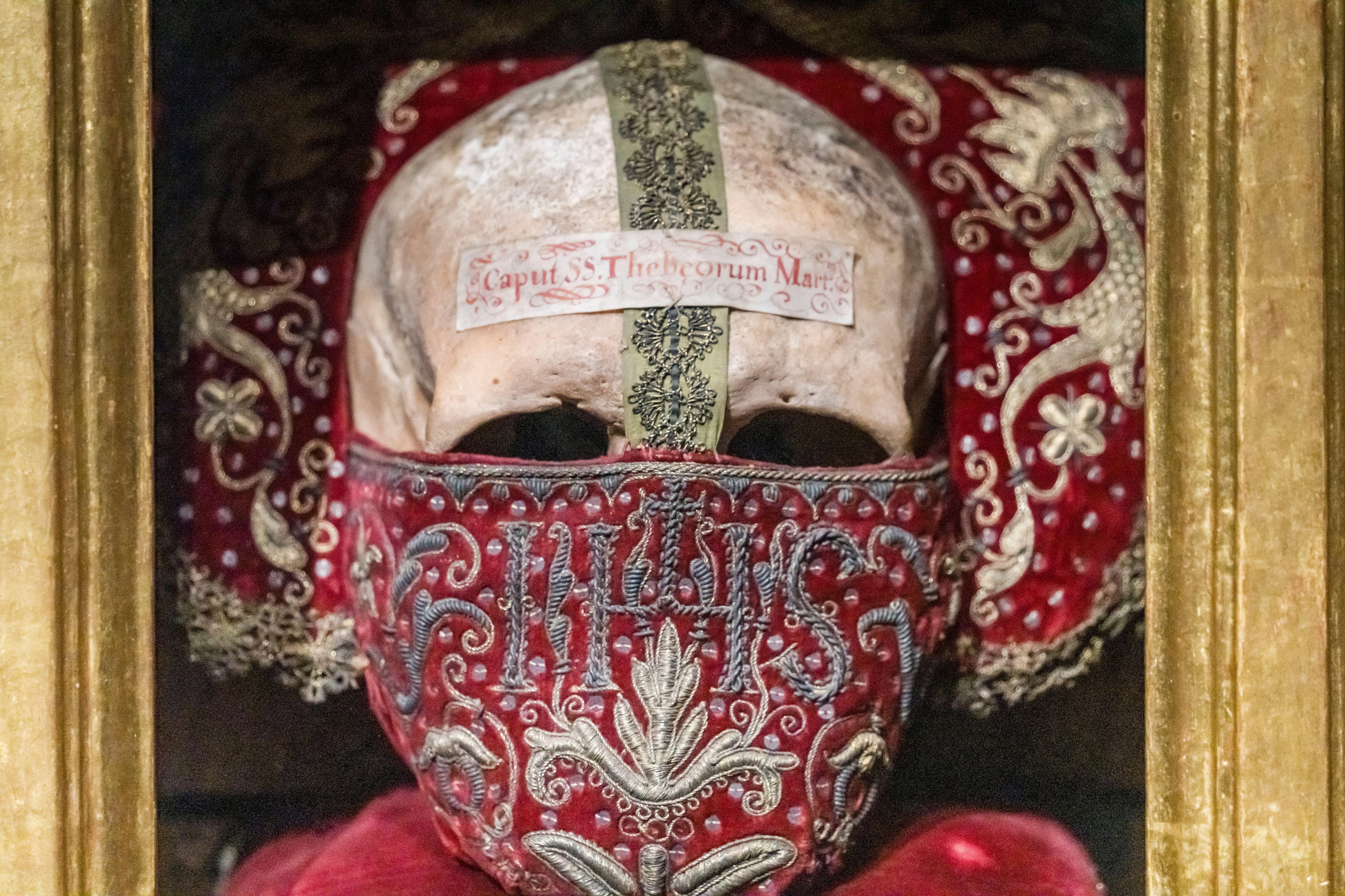 Una docena de cráneos, un pueblo de Álava y el tráfico europeo de reliquias durante las guerras de Flandes