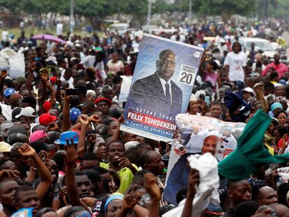 Simpatizantes de Felix Tshisekedi celebram a vitória em Kinshasa.