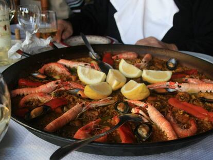 Una paella lista para servir.