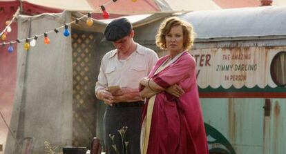 Los actores Evan Peters y Jessica Lange, en una imagen de &#039;American Horror Story: Freak Show&#039;.