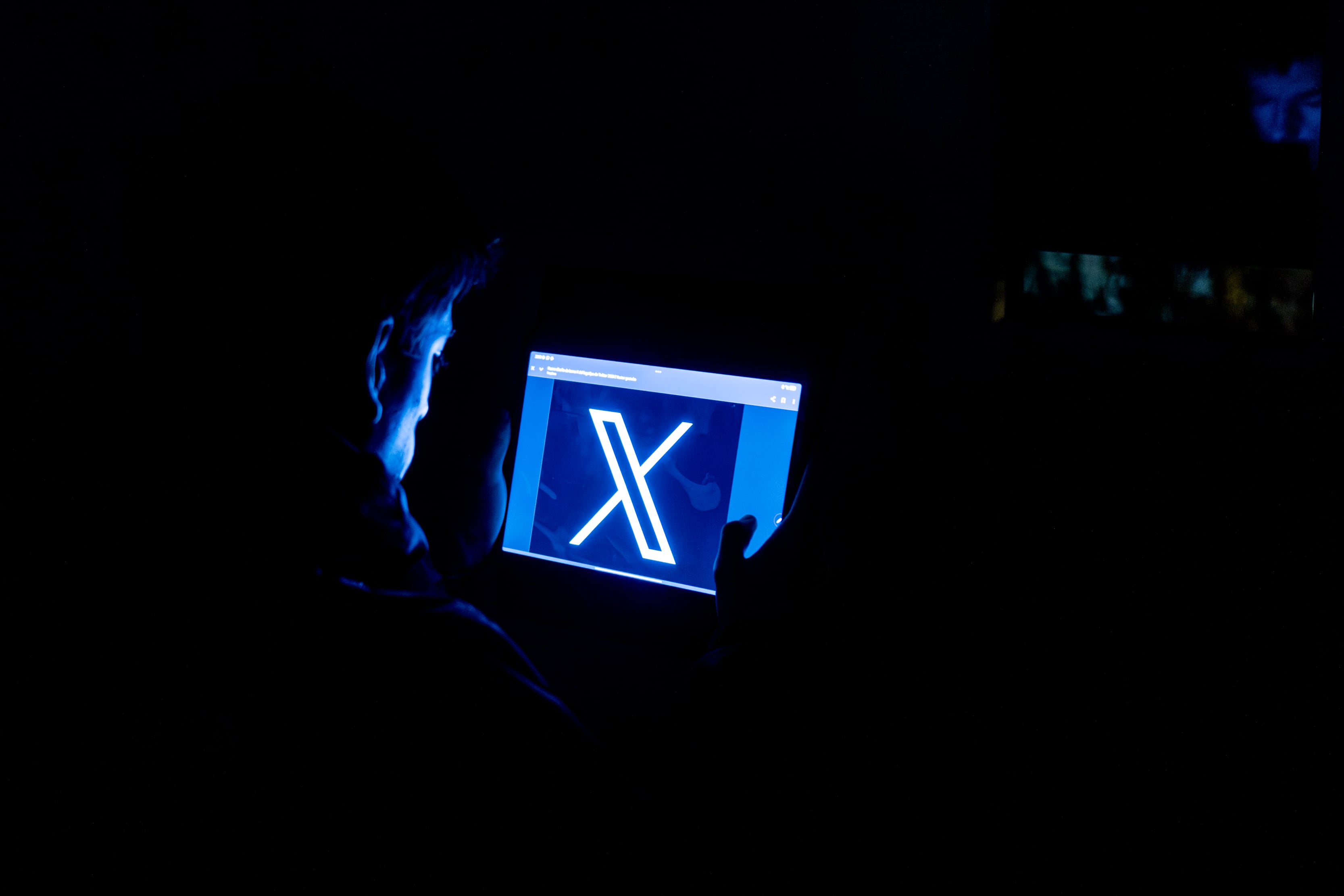 Dos de cada diez mensajes en la red social X difunden información falsa o engañosa 