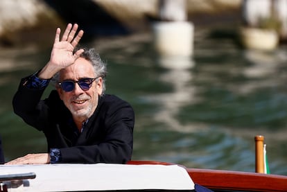 El director Tim Burton, a su llegada al 81º festival de Venecia, este miércoles.