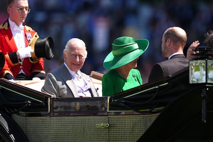El rey Carlos III, la reina Camila y el príncipe Guillermo, el 18 de junio de 2025 en Royal Ascot.