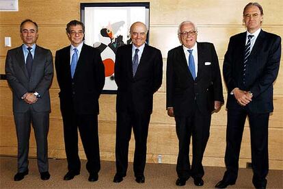 De izquierda a derecha, los presidentes de Ferrovial, Rafael del Pino; Telefónica, César Alierta; BBVA, Francisco González; e Iberdrola, Íñigo Oriol, y el consejero delegado de Iberia, Ángel Mullor, en un acto del FRC.