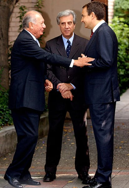 Zapatero, junto a Ricardo Lagos (izquierda) y Tabaré Vázquez (centro).