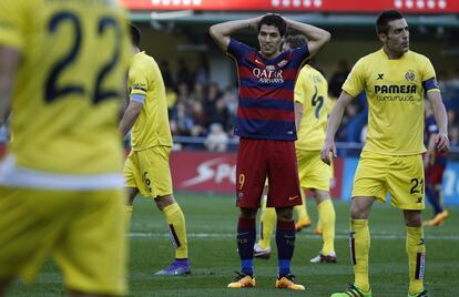 Luis Suárez reacciona durante el partido.