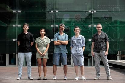 De izquierda a derecha, Javier Roger, Adriana Valverde Iglesias, Luis Guanter, Itziar Irakulis y Javier Gorroño, del grupo de Teledetección Terrestre y Atmosférica de la Universitat Politécnica de Valencia (UPV).