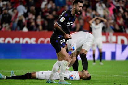 Brais Mendez, jugador de la Real Sociedad, celebra su gol durante el partido contra el Sevilla en el Ramón Sánchez Pizjuán este miércoles.