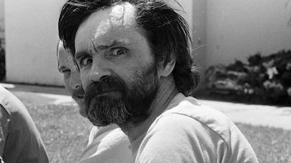 O criminoso norte-americano Charles Manson no Centro Médico de Califórnia, o 1 de agosto de 1980.