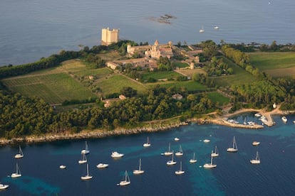 Vista aérea de la isla de San Honorato (Francia).