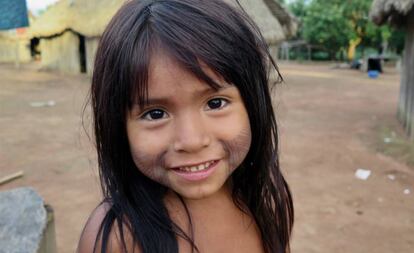 Área das casas na aldeia Nãsepotiti está sempre tomada de crianças de todas as idades.