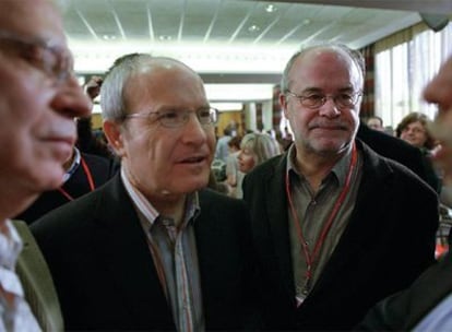 José Montilla y Antoni Castells, ayer, en la escuela de invierno del PSC en Tarragona.