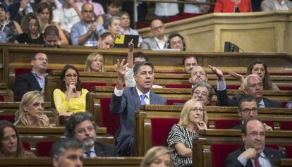 Els diputats del PP es queixen abans de la votació.