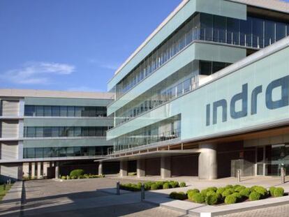 Entrada a la sede de Indra en Madrid.