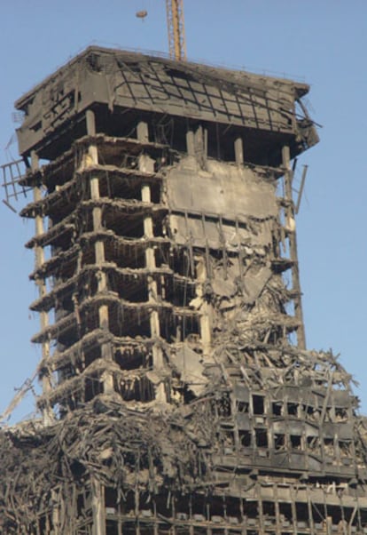 Los técnicos han declarado en "ruina inminente" el edificio Windsor de Madrid, que ardió el 12 de febrero. El edificio debe ser desmontado planta a planta, aunque los expertos descartan un desplome.