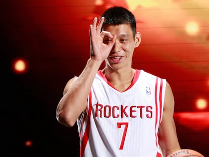 Jeremy Lin, fotografiado en 2013, cuando formaba parte de los Houston Rockets, en el Toyota Center de Houston.