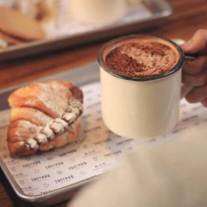 Un dulce y café del Tostado Café Club, en Buenos Aires.