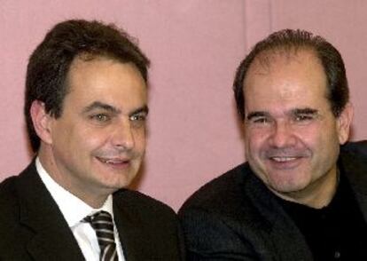 Rodríguez Zapatero y Manuel Chaves, ayer, durante la reunión de la ejecutiva del PSOE.