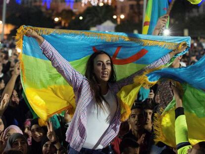 Protestas por la muerte de un vendedor de pescado al que la polic&iacute;a hab&iacute;a confiscado la mercanc&iacute;a, el pasado lunes en Marruecos.