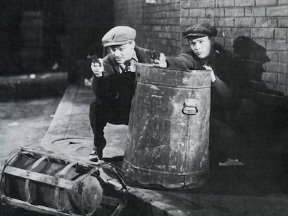 James Cagney, a la izquierda, en 'El enemigo público' (1931), de William Wellman, filme impulsor de la mitología gansteril.