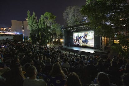 Proyección de la película 'Camille' en el auditorio del Instituto Francés de Dakar.