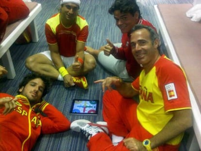 Feliciano, Ferrer, Raonic y Corretja juegan al parchís.
