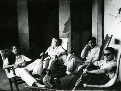 Lluís Maria Riera, Joan Brossa, Antoni Tàpies y Arnau Puig, en 1948.