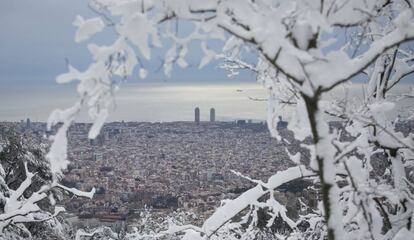 Vista de Barcelona aquest dimarts al matí.