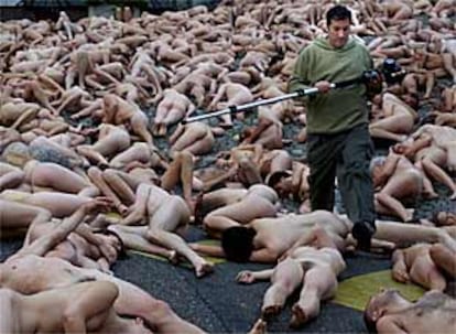 Spencer Tunick, ayer en Friburgo.