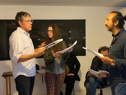 Ensayo de la obra 'Los Hijos de Ella', dirigida por el actor Mario Duarte (izquierda)