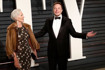 Maye Musk y su hijo Elon Musk.