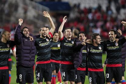 Los juagdores del Atlético celebran su pase a la final de la Copa del Rey tras eliminar al Sevilla. Se enfrentarán contra el Madrid por el título.