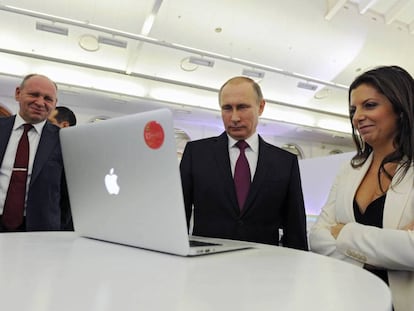 Margarita Simonyan and Vladimir Putin in 2015.