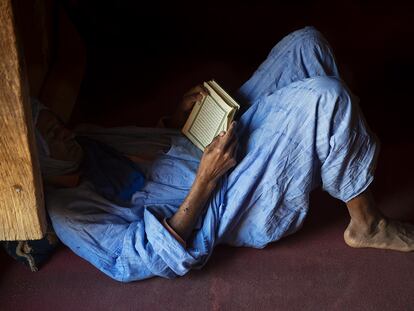 Abdullah Ould Ghoulan, bibliotecario de la Biblioteca Habott de Chinguetti.