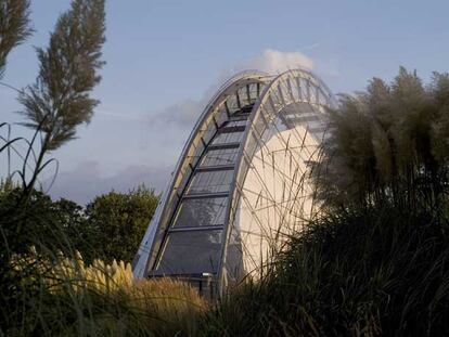 El edificio del estudio arquitectónico Wilkinson Eyre Architects, en los jardines botánicos de Kew, en Londres.