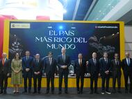 El Rey Felipe VI, con otras autoridades, durante la inauguración del Salón Internacional de la Alimentación y Bebidas ‘Alimentaria 2026’, en la Fira de Barcelona, el 23 de marzo.