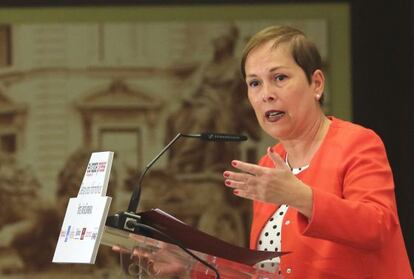 La presidenta de Navarra, Ux&uacute;e Barkos, durante su intervenci&oacute;n en un desayuno informativo en Madrid.