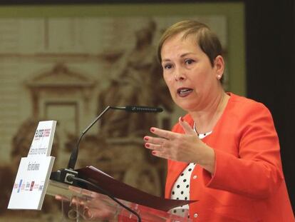 La presidenta de Navarra, Ux&uacute;e Barkos, durante su intervenci&oacute;n en un desayuno informativo en Madrid.