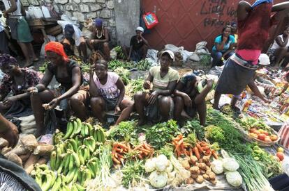 Vendedores en un mercado de Petion-Ville, en Hait&iacute;.