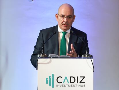 Foro INVERTIR EN CÁDIZ.
Javier Sánchez, presidente de la Confederación de empresarios de la provincia de Cádiz (CEC), durante la inauguración del foro 'Invertir en Cádiz'.