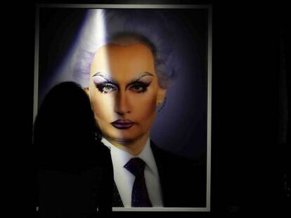 Piezas de arte que reflejan a Vladimir Putin y Donald Trump en la muestra 