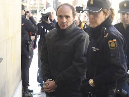 Miguel Ángel Muñoz arriving at the courthouse on Tuesday.