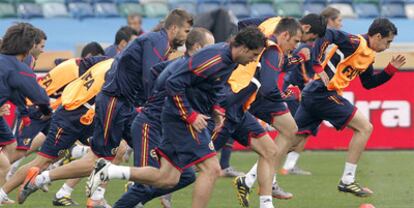 Arbeloa encabeza el grupo, en el que Capdevila aparece (en primer término) en el centro junto a Iniesta y Piqué.