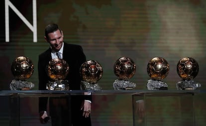 Messi, a la gala de París, amb les seves sis Pilotes d'Or.