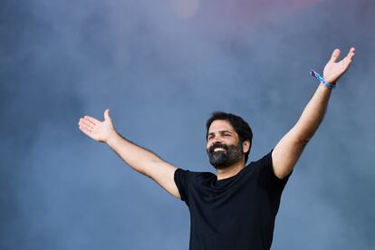 El cantante del grupo Antonia Font, Pau Debon, durante el concierto de este sábado.