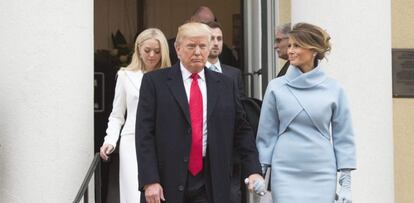 Donald Trump y su esposa Melania, ante el juramento como presidente de los EE UU.