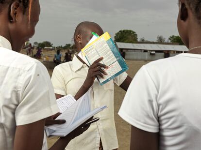 “I missed school because I had my period… I had no way to absorb the blood. It’s also a big problem to clean our stained towels and clothes, because we don’t have soap,” says 16-year-old Mary Nyalena, a student in Bentiu.