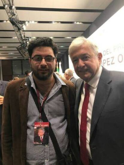 Montoya con López Obrador en un mitin.